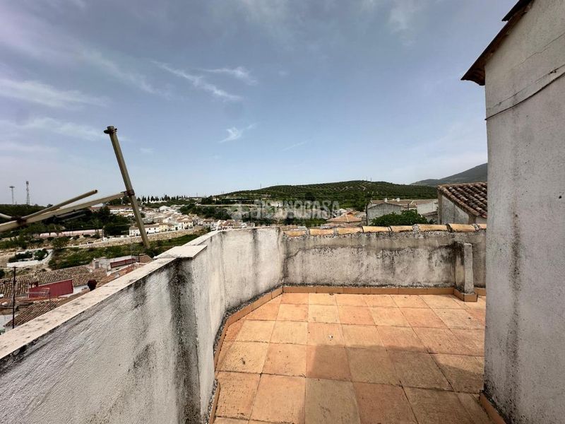 Foto cbf8a2c7-c400-4659-8152-523209b15184. Casa aparellada a Martos