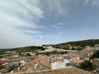 Casa aparellada a Martos. Casa en venta en martos