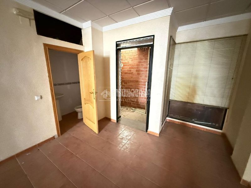 Foto d5f13363-e07e-442c-b352-0c656ade09a7. Local comercial a Martos