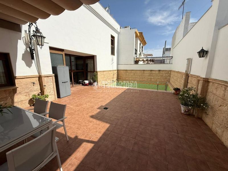 Foto 0a9228b2-d646-4fca-ae3b-32627ce977fe. Casa aparellada a Martos