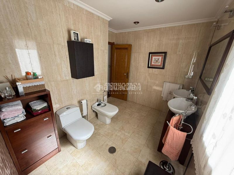 Foto 46cba54a-2c66-4955-9cde-fe1d111bd838. Casa aparellada a Martos