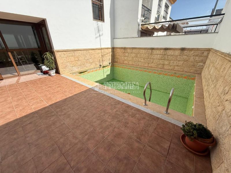 Foto 9d542b86-f5e0-4a5b-8f34-9da84c2b1ef9. Casa aparellada a Martos