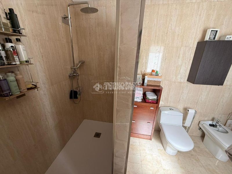 Foto b9ec458d-d81d-497e-8eb3-f780282d13d5. Casa aparellada a Martos