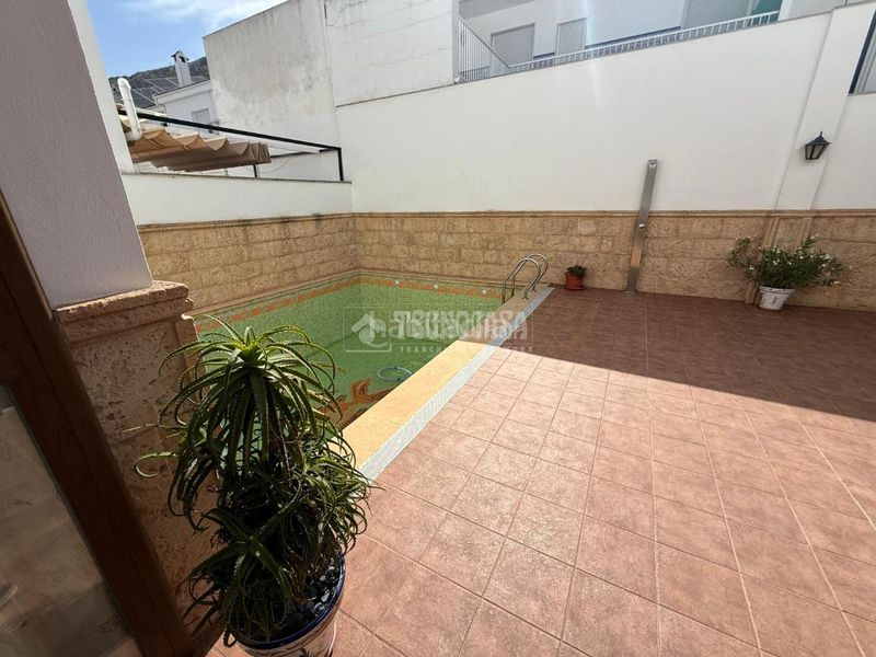 Foto bf1937e6-82a4-4336-a49b-4be7f5ad2709. Casa aparellada a Martos