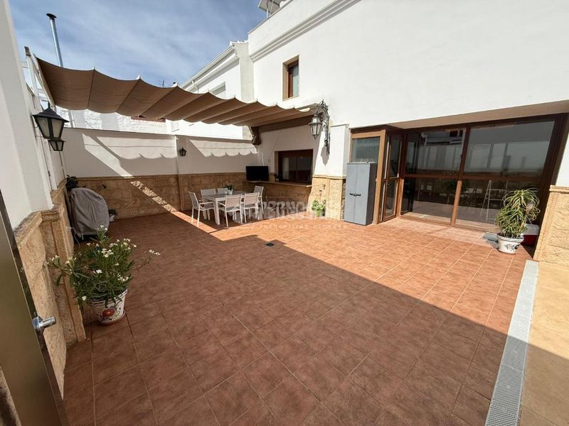 Foto e63fc975-8b24-4d30-a707-fa5a0c71171c. Casa aparellada a Martos