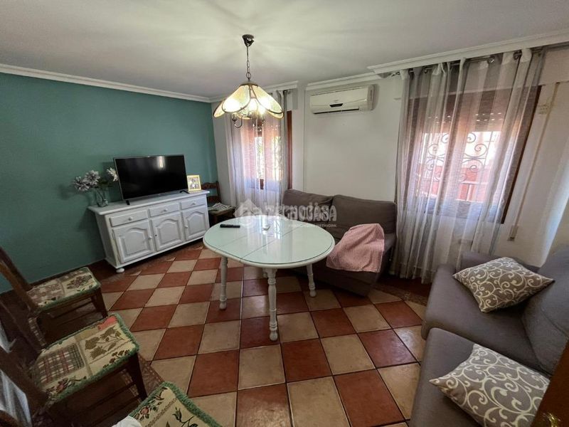 Foto 0e294b8b-9891-44e3-8214-66c09b638e88. Casa a Torredonjimeno