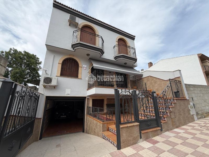 Foto 592762fe-f6bf-4e45-8acc-6ca81e31a730. Casa a Torredonjimeno