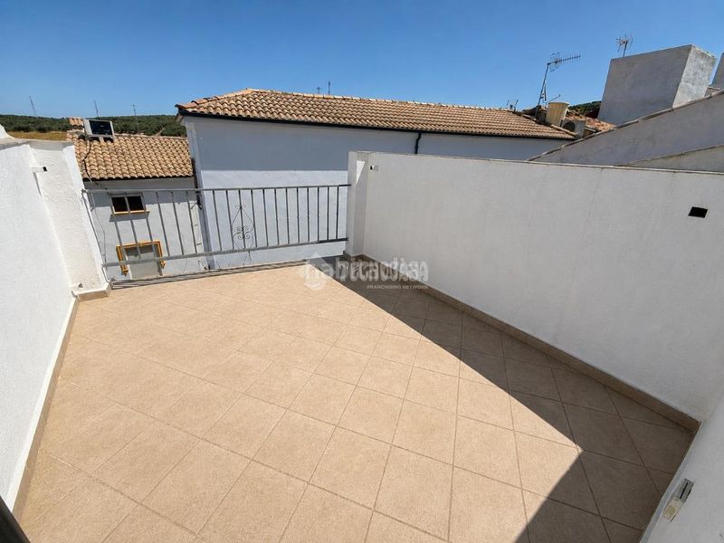 Foto a7b2dfd3-a0b9-4816-805a-3ba0e08c43d7. Casa aparellada a Martos