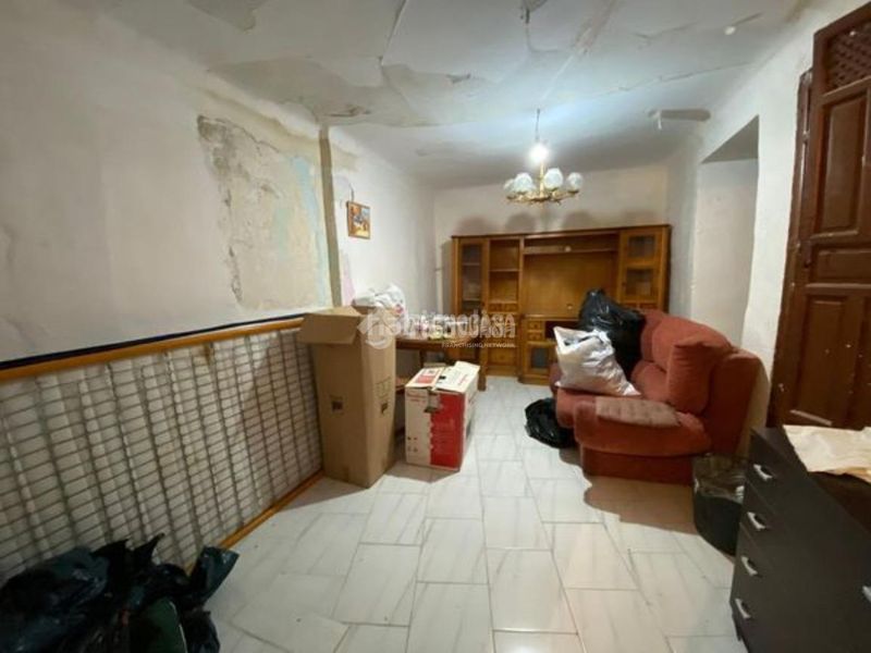 Foto 037ffdfa-f08c-4720-8ea5-580138e15541. Casa aparellada a Martos