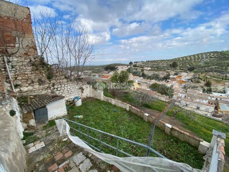 Foto 81a0278f-d1ce-448c-a136-232b122f3310. Casa aparellada a Martos