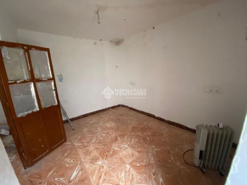 Foto b8a81ab7-5564-49dc-9978-0bce45719530. Casa aparellada a Martos
