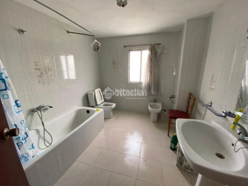 Foto e3b420ee-819a-40e1-a762-68710259f6af. Casa aparellada a Martos
