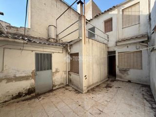 Maison jumelée à Torredonjimeno. Casa en venta en torredonjimeno