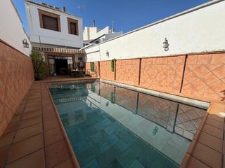 Casa aparellada a Torredonjimeno. Casa en venta en torredonjimeno