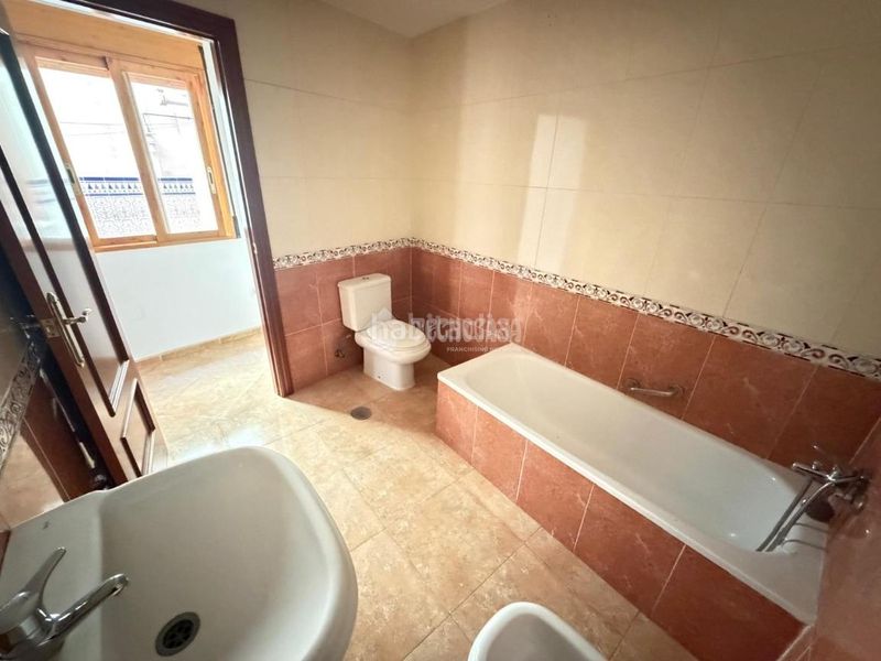 Foto b4b81c4c-cfb4-4c30-8702-f640462d6546. Pis amb aparcament a Martos