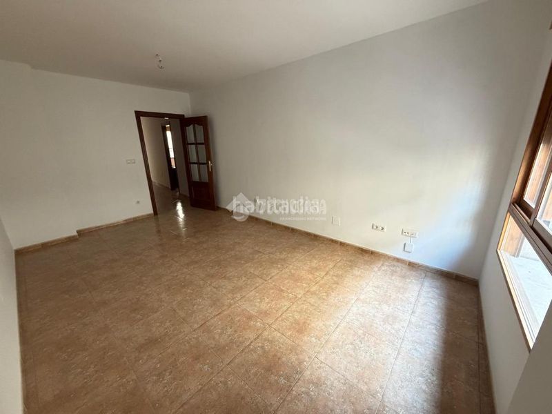 Foto f89e7165-e656-46b5-ae32-0cdff743b280. Pis amb aparcament a Martos