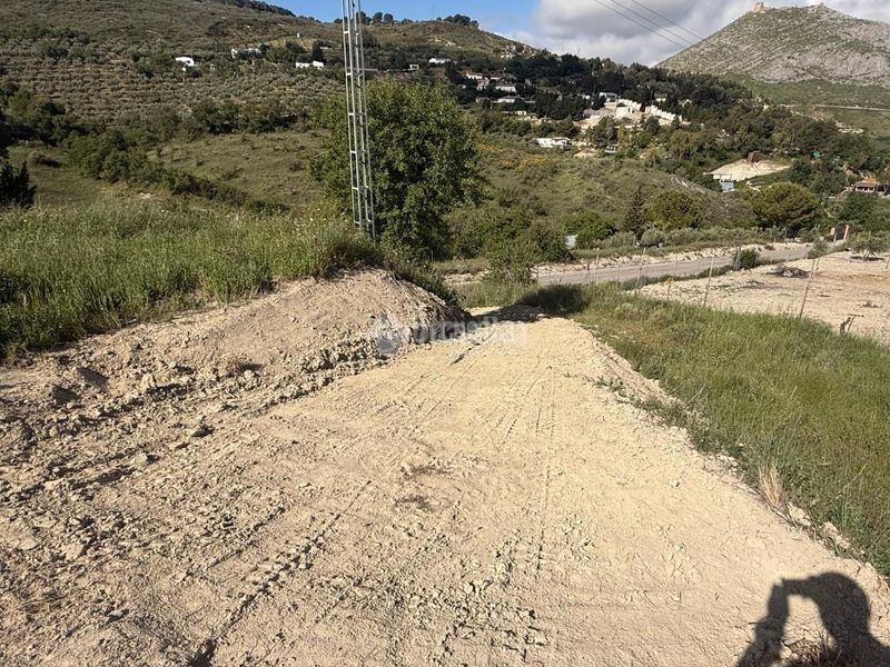 Foto d2dd8c79-24ff-4487-9f02-3955b2e259fa. Finca rústica a Martos