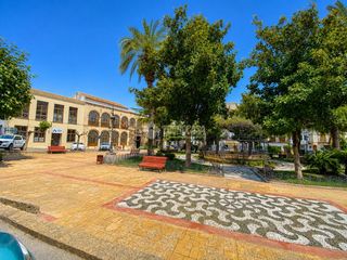 Casa aparellada a Martos. Casa en venta en martos