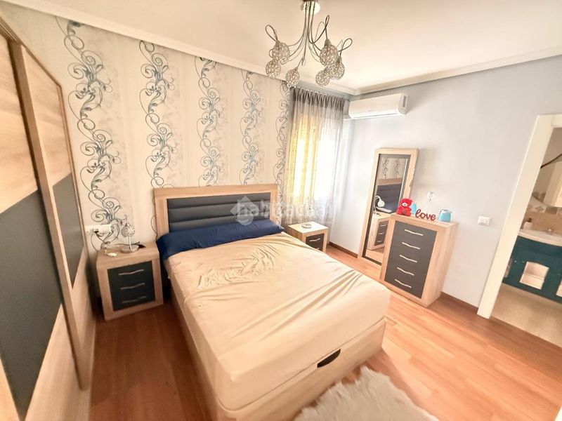 Foto f3300437-b9ed-46d0-b272-24d1b81c5de6. Pis a Martos