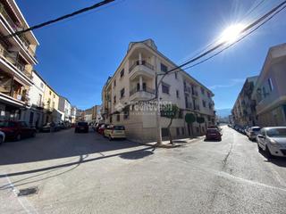 Pis  C. vía augusta. Piso en venta en torredonjimeno