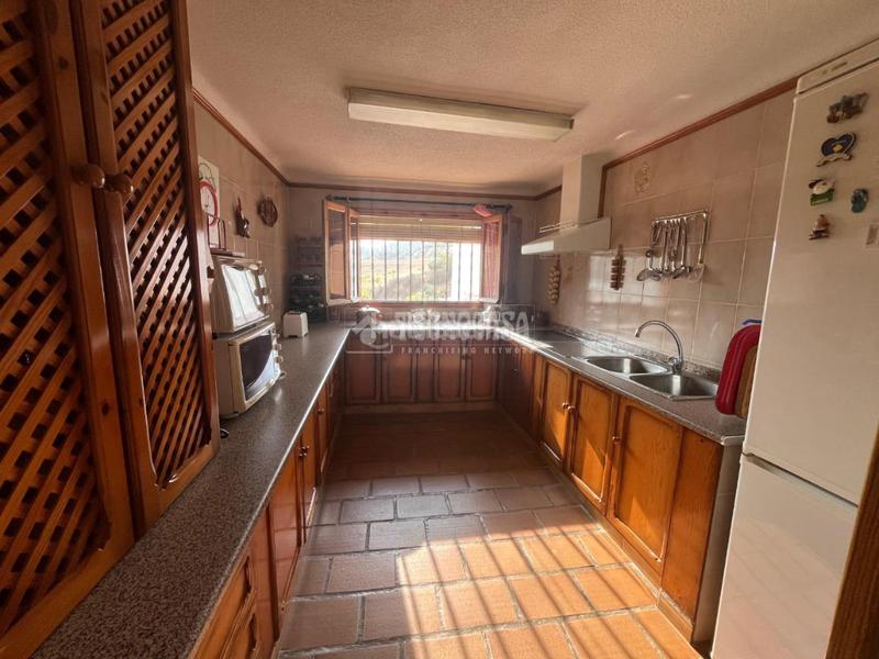 Foto 1784927e-ed89-4e36-8500-8581447af223. Casa amb calefacció a Martos