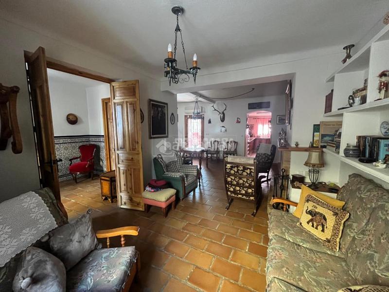 Foto aef57f0a-1899-4cef-ad36-f907019eb1a2. Casa amb calefacció a Martos