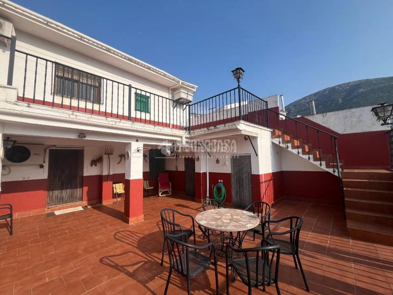 Foto b54ccfc4-ed8e-4990-bf22-5271b8cbee48. Casa amb calefacció a Martos