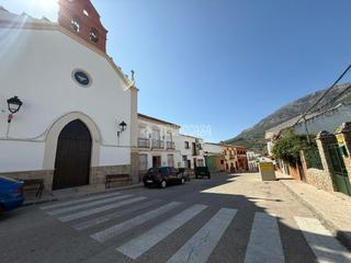 Casa aparellada  Francisco molina maldonado. Casa en venta en martos