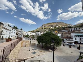 Casa aparellada a Martos. Casa en venta en martos