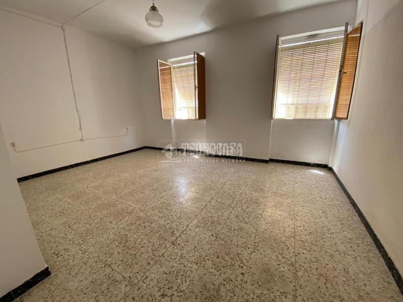 Foto 4db39fc3-6762-4740-aae2-cec165252f28. Casa pareada casa en venta en Torredonjimeno