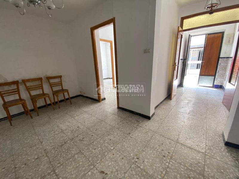 Foto f471aaf8-6606-4a69-8e57-fccfc3565217. Casa pareada casa en venta en Torredonjimeno