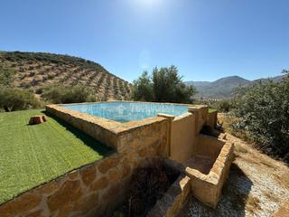 Casa aparellada en Martos. Casa en venta en martos