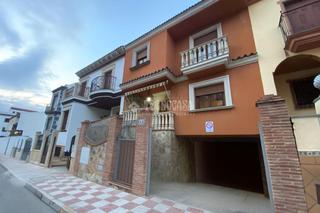 Casa aparellada a Torredonjimeno. Casa en venta en torredonjimeno