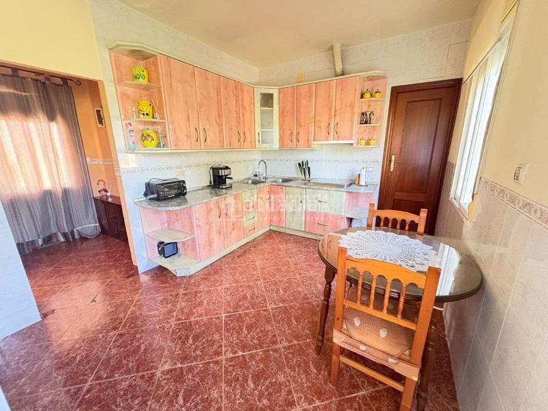 Foto 46274dee-e4bf-4254-a736-fc7b3b6bc8a9. Casa aparellada a Martos