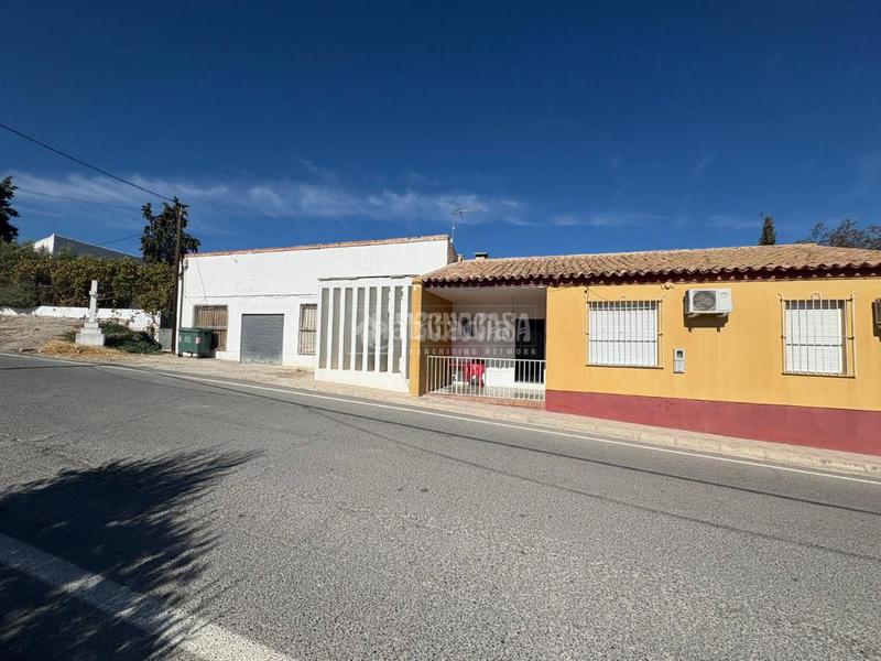 Foto 66ac1d2e-75c8-4d18-9895-b6e1393aa7e5. Casa aparellada a Martos