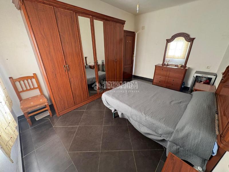 Foto c4c6c2b1-bfec-4484-b3c9-03ffc3b141bf. Casa aparellada a Martos