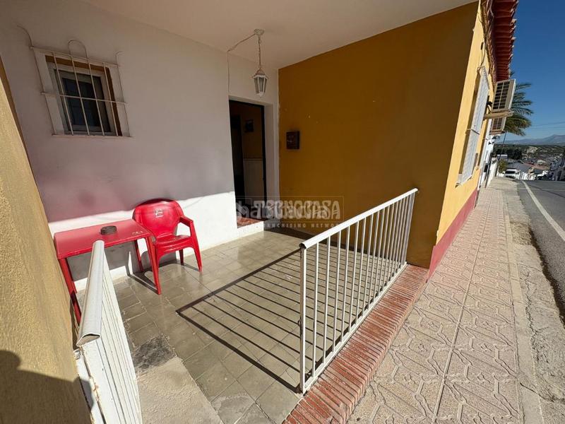 Foto d3f88e98-0804-4f58-a3ba-e579b261811c. Casa aparellada a Martos