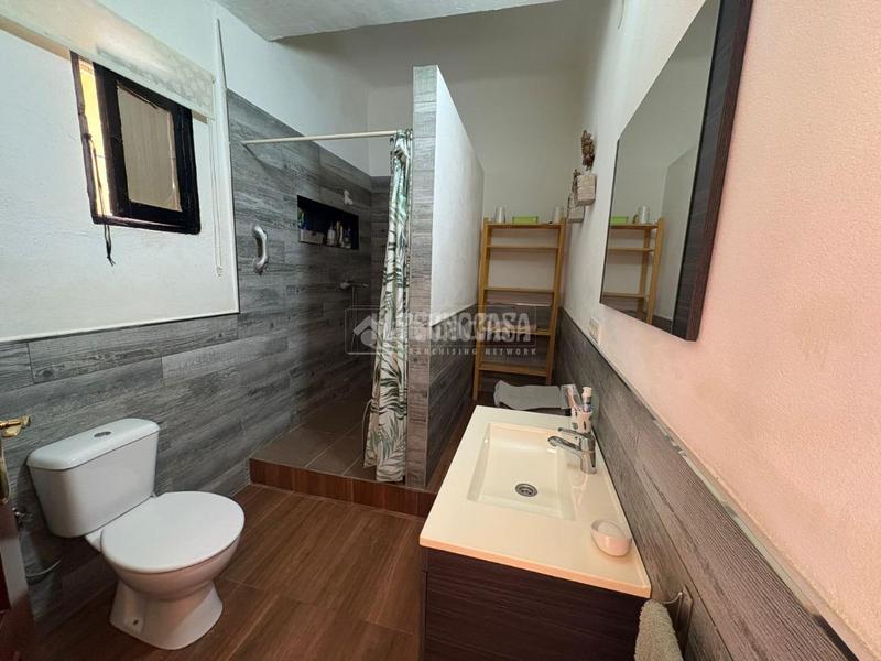 Foto d95711b9-e50d-49a0-9cde-9b1880d58233. Casa aparellada a Martos