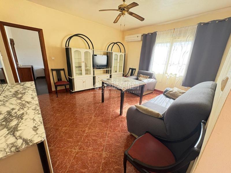 Foto da826ce4-e51e-4b81-acb5-eeb97ce4bed4. Casa aparellada a Martos