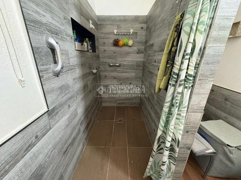 Foto e0c65edc-6ec8-4f5e-8a92-a3a0b605f212. Casa aparellada a Martos