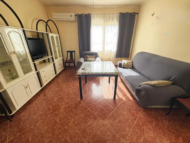 Foto e6a65014-da55-40b2-bc4d-bcbf498639fa. Casa aparellada a Martos