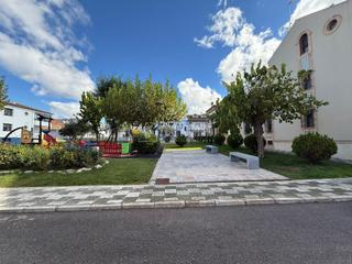 Maison jumelée à Martos. Casa en venta en martos