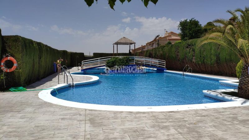 Foto 119cc274-4b9e-4977-b2fb-b367fcd6af97. Casa aparellada amb piscina a Padul