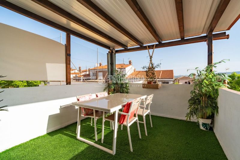 Foto 4e296c36-e900-46ed-adaa-18f349ef5e6d. Casa aparellada amb piscina a Padul