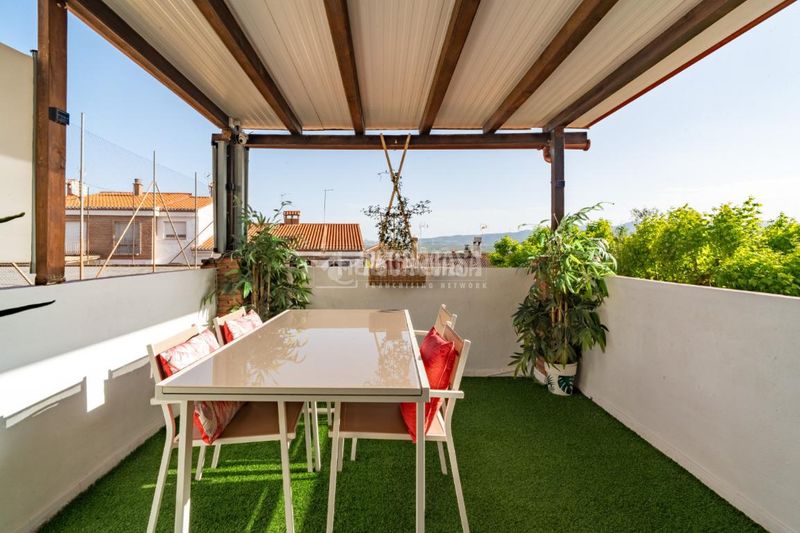 Foto 4f3837e9-d5d0-4127-a14b-b158073f5f0c. Casa aparellada amb piscina a Padul