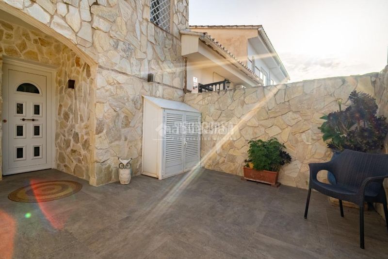 Foto d1a23753-6530-4c3a-b7fb-ce46998f2f1d. Casa aparellada amb piscina a Padul