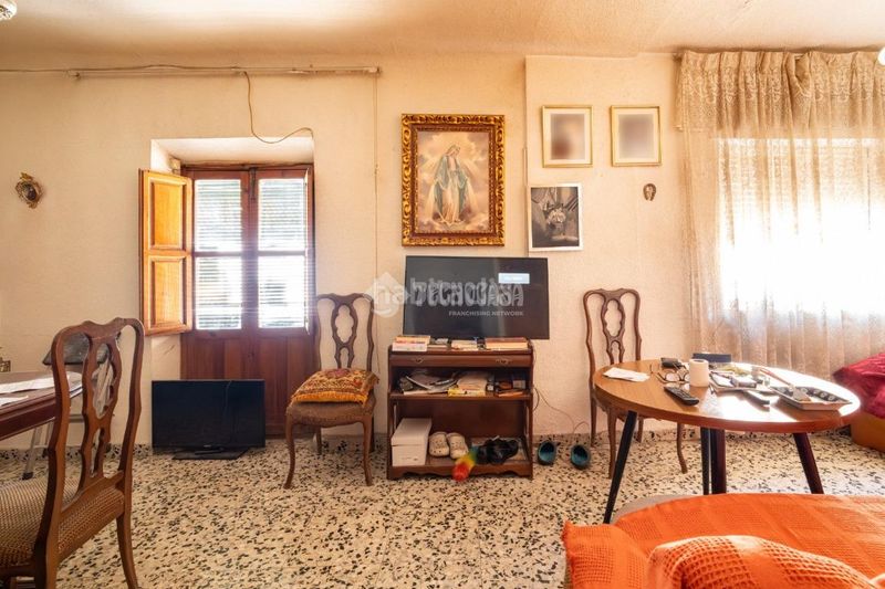 Foto 07f292fb-4d89-421b-8435-33be3085b6d0. Casa aparellada amb aparcament a Padul