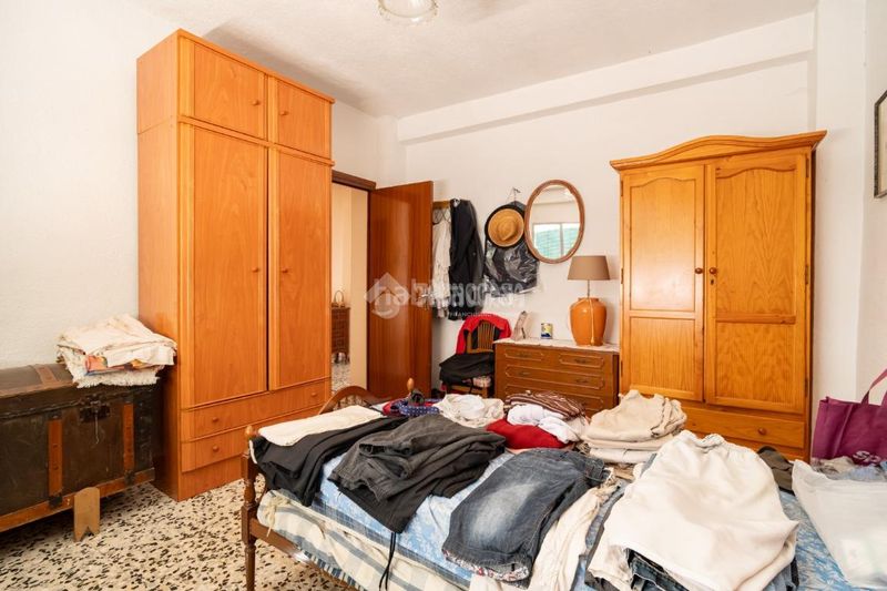 Foto 081b1c6a-795f-41d2-b306-3fbf42f407f6. Casa aparellada amb aparcament a Padul