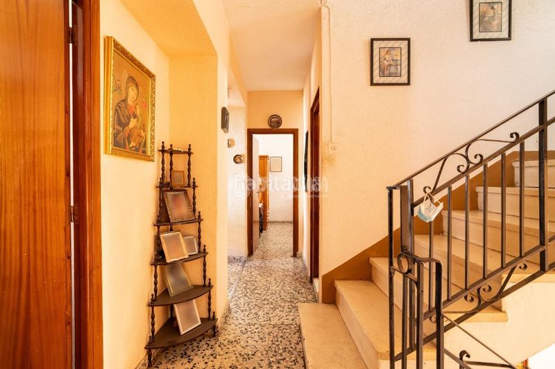Foto 75afa25c-a5ae-4a73-99f0-9281768881c1. Casa aparellada amb aparcament a Padul