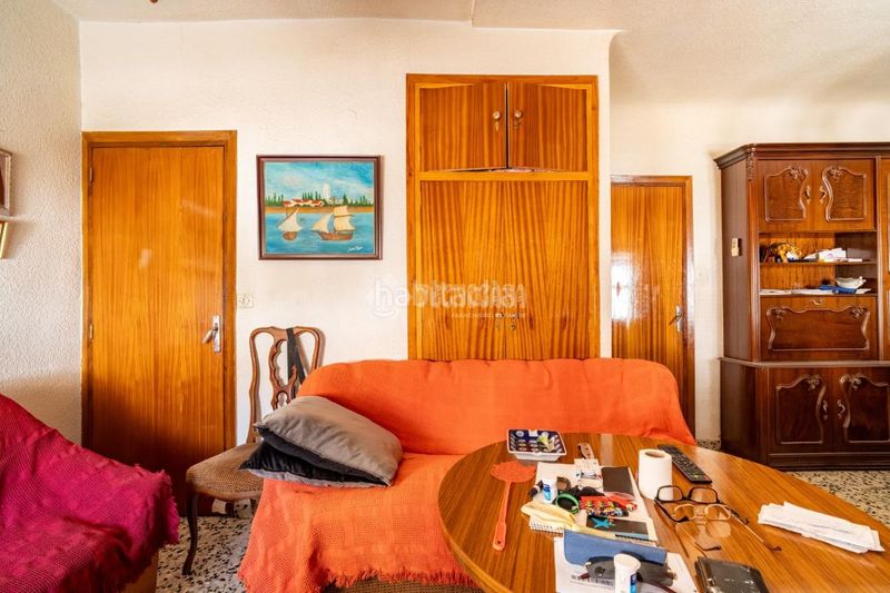 Foto 82aa8e91-b356-40a3-aecb-cd81283f0244. Casa aparellada amb aparcament a Padul